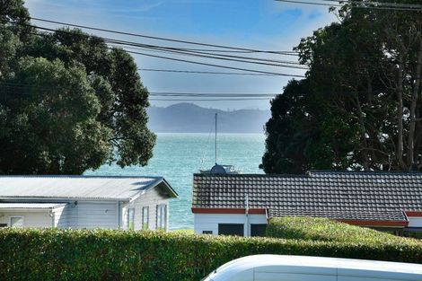 Photo of property in 63 Tindalls Bay Road, Tindalls Beach, Whangaparaoa, 0930