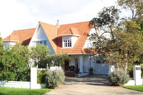 Photo of property in 11 Shelly Beach Parade, Cockle Bay, Auckland, 2014