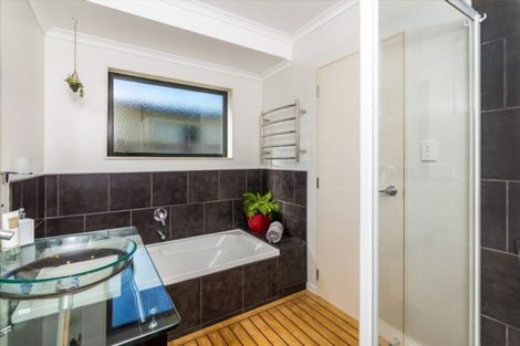 Photo of property in 120 Kinloch Road, Kinloch, Taupo, 3377