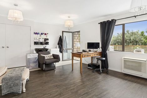 Photo of property in 10 Roger Guy Place, Welcome Bay, Tauranga, 3175