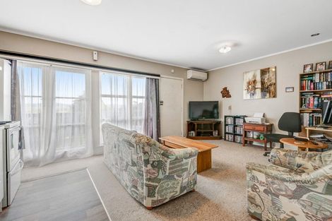 Photo of property in 2 Kaipara Crescent, Helensville, 0800