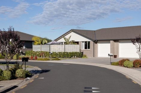 Photo of property in Waterview Estate, 70/4 Greystone Place, Omokoroa, 3114