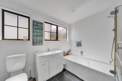 Photo of property in 6 Warkworth Grove, Bell Block, New Plymouth, 4312