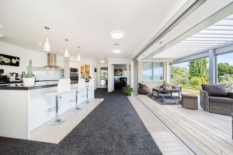 Photo of property in 321a Mangorei Road, Merrilands, New Plymouth, 4312