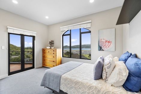 Photo of property in 5 Bunker Way, Strathmore Park, Wellington, 6022