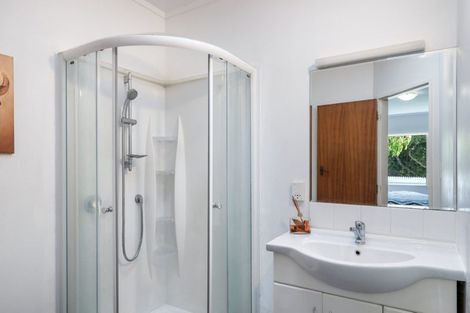 Photo of property in 18 Leybourne Avenue, Waikanae, 5036