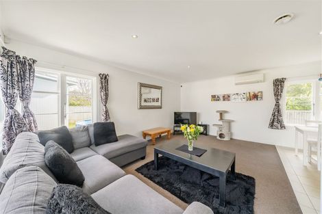 Photo of property in 1 Moeraki Road, Maoribank, Upper Hutt, 5018