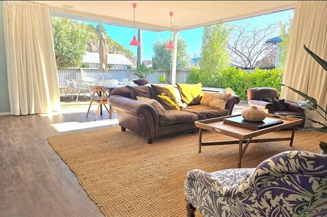Photo of property in 33 Stoke Street, Sumner, Christchurch, 8081