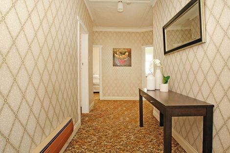 Photo of property in 73 Apu Crescent, Lyall Bay, Wellington, 6022