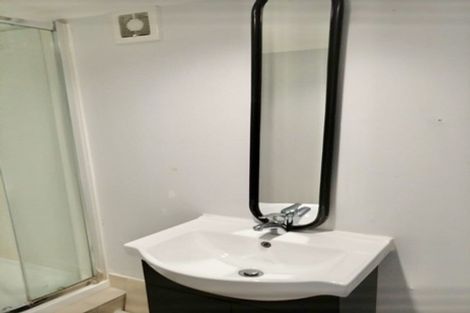 Photo of property in 10 Fowey Avenue, Te Atatu South, Auckland, 0610