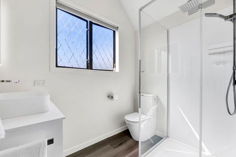 Photo of property in 76a Paynters Avenue, Strandon, New Plymouth, 4312