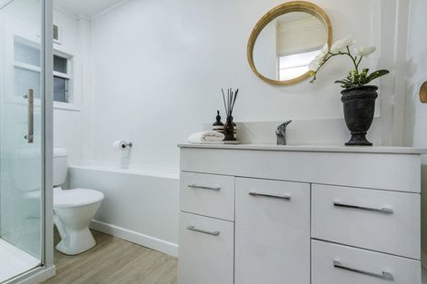 Photo of property in 33 Waimana Avenue, Northcote Point, Auckland, 0627