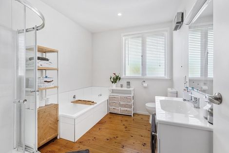 Photo of property in 27a Mexted Terrace, Tawa, Wellington, 5028