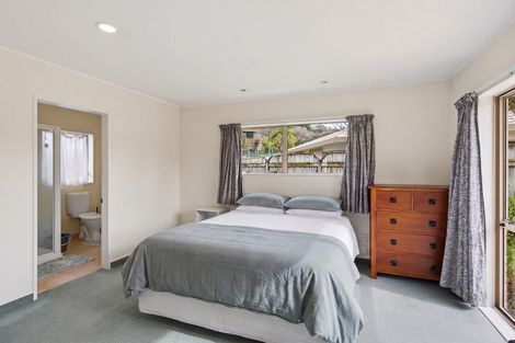 Photo of property in 74 Guildford Drive, Paraparaumu, 5032