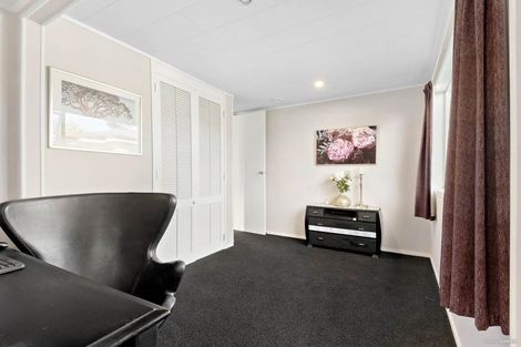 Photo of property in 114 Racecourse Road, Waiuku, 2123