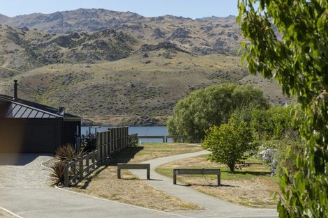 Photo of property in 21 De Bettencor Place, Mount Pisa, Cromwell, 9383