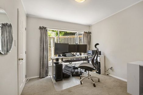 Photo of property in 20 Tenbless Court, Unsworth Heights, Auckland, 0632