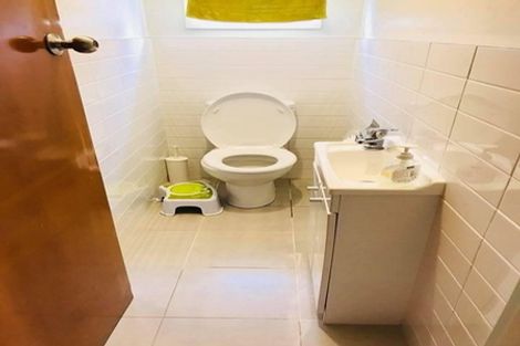 Photo of property in 10 Mirovale Place, Totara Vale, Auckland, 0629