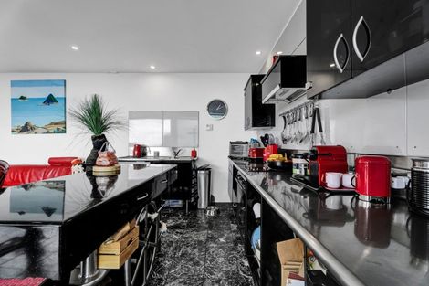 Photo of property in 5 Weston Street, Moturoa, New Plymouth, 4310