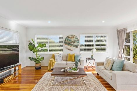 Photo of property in 18 Leewood Place, Pakuranga Heights, Auckland, 2010