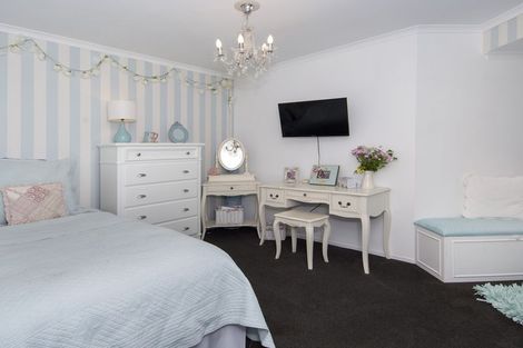 Photo of property in 10 Roger Guy Place, Welcome Bay, Tauranga, 3175