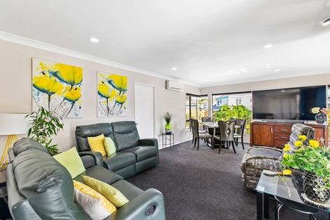 Photo of property in 2/83 Meadowland Drive, Somerville, Auckland, 2014