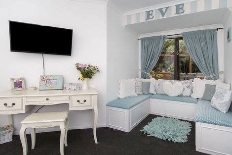 Photo of property in 10 Roger Guy Place, Welcome Bay, Tauranga, 3175