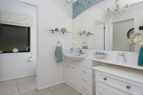 Photo of property in 10 Roger Guy Place, Welcome Bay, Tauranga, 3175