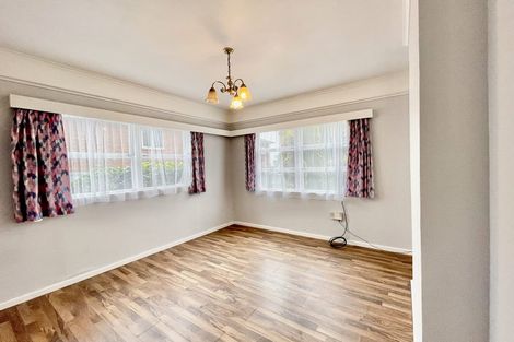 Photo of property in 13 Peter Terrace, Castor Bay, Auckland, 0620