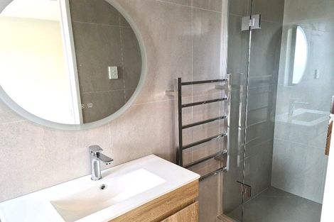 Photo of property in 2/28 Ludlow Terrace, Totara Vale, Auckland, 0627