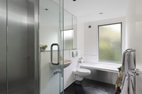 Photo of property in 60 Aikmans Road, Merivale, Christchurch, 8014