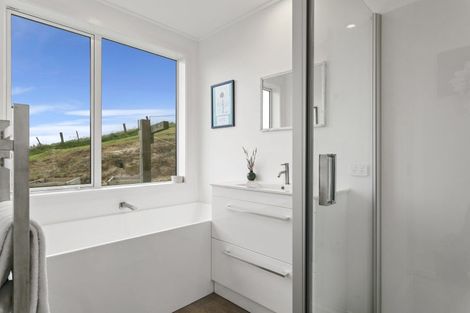 Photo of property in 48 Edge Hill, Acacia Bay, Taupo, 3385