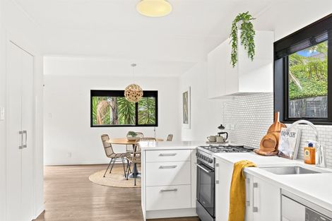 Photo of property in 1/663a Beach Road, Rothesay Bay, Auckland, 0630