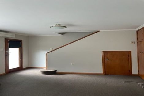 Photo of property in 33 Pahiatua Street, Hokowhitu, Palmerston North, 4410