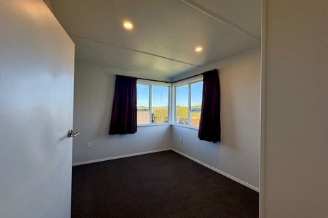 Photo of property in 17 Kairau Road West, Sentry Hill, New Plymouth, 4373