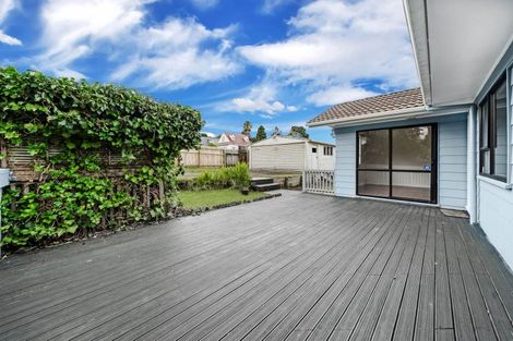 Photo of property in 26 Lambrown Drive, Totara Vale, Auckland, 0629