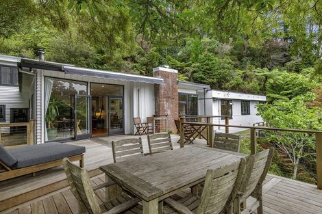 Photo of property in 124 Kamahi Street, Stokes Valley, Lower Hutt, 5019