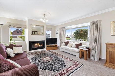 Photo of property in 2 Aitchison Place, Levin, 5510