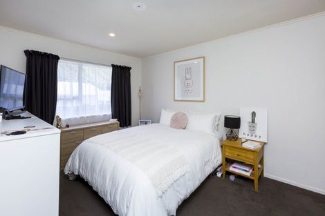 Photo of property in 19a Gemstone Drive, Birchville, Upper Hutt, 5018