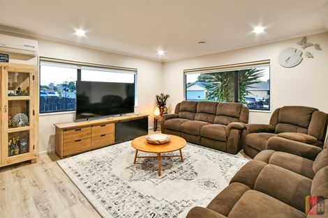 Photo of property in 51 Castlefinn Drive, Weymouth, Auckland, 2103