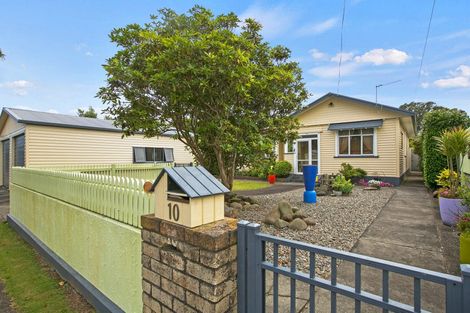 Photo of property in 10 Hoyle Place, New Plymouth, 4310