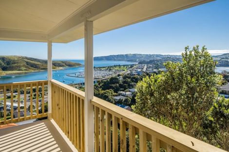 Photo of property in 20a Kahu Road, Paremata, Porirua, 5024