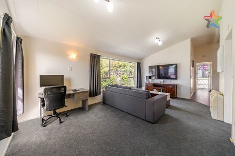 Photo of property in 10 Crawford Grove, Naenae, Lower Hutt, 5011