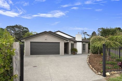 Photo of property in 72 Lake Panorama Drive, Henderson Valley, Auckland, 0612