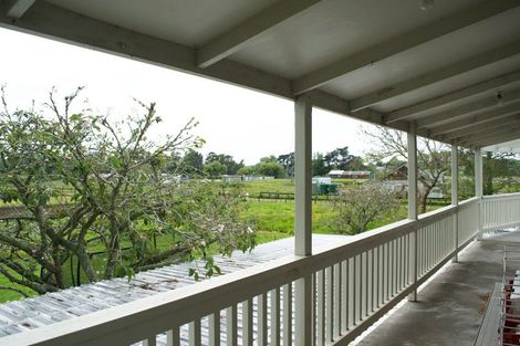 Photo of property in 9b Trotting Course Drive, Kumeu, 0891