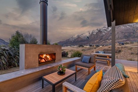 Photo of property in 28 Falconer Rise, Jacks Point, Queenstown, 9371