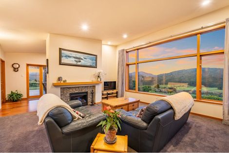 Photo of property in 58 Mt Marua Way, Timberlea, Upper Hutt, 5018