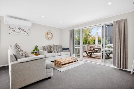 Photo of property in 6a Magdalen Place, West Harbour, Auckland, 0618