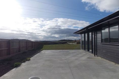 Photo of property in 18 Sardinia Grove, Fitzherbert, Palmerston North, 4410