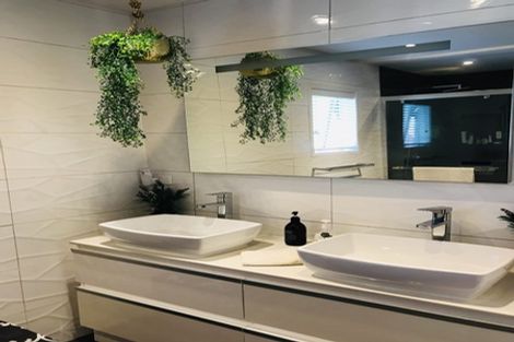 Photo of property in 32 Orams Road, Hillpark, Auckland, 2102